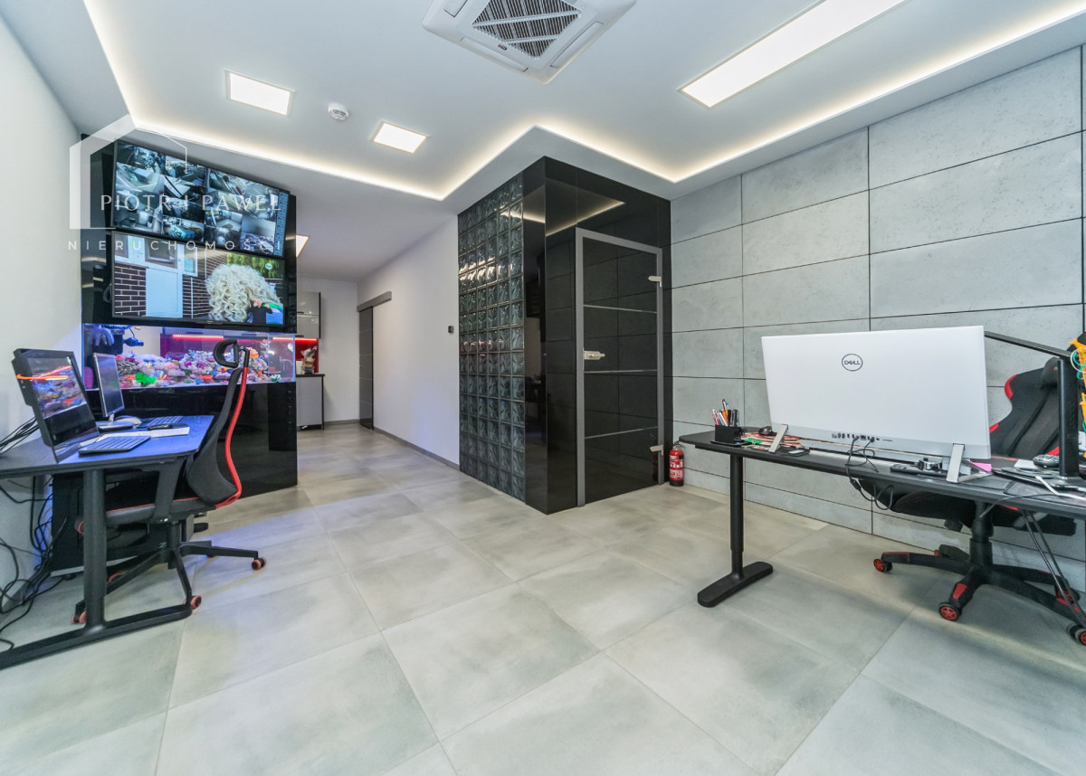 Komercyjny na sprzedaż