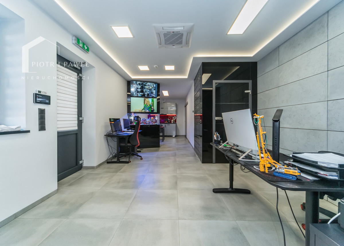 Komercyjny na sprzedaż