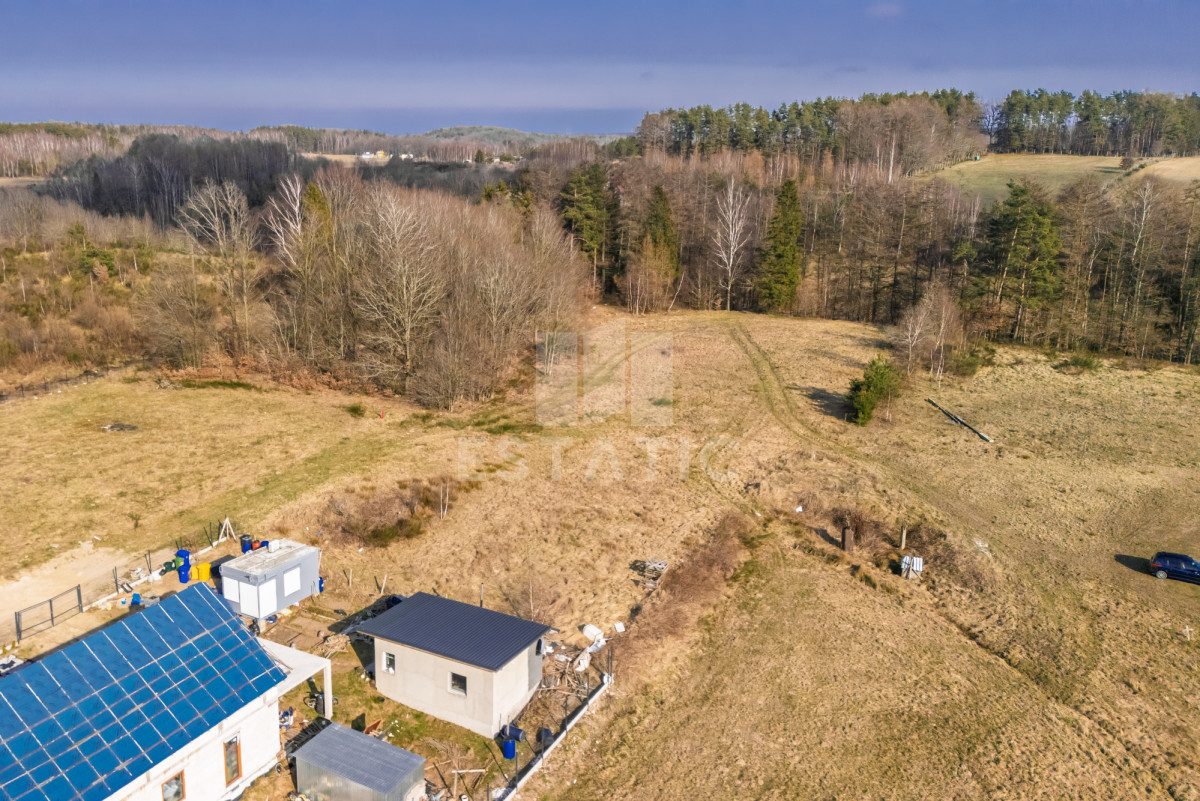 Na sprzedaż: Działka budowlana z lasem – 8733 m²