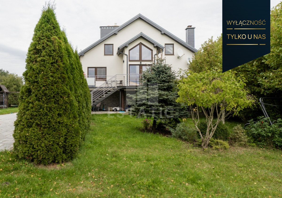 Komfortowy dom w otoczeniu zieleni