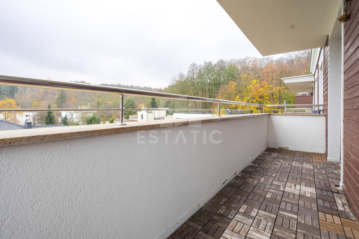 Apartament z widokiem na las
