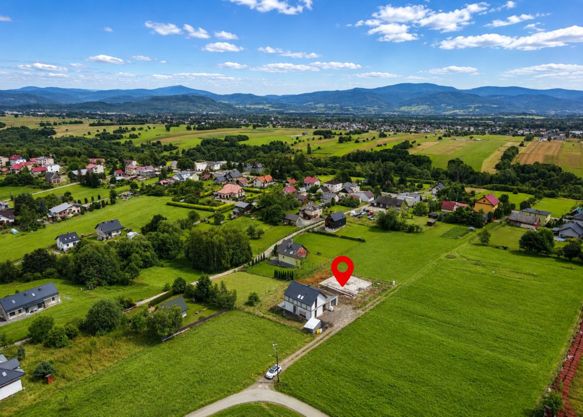 DZIAŁKA 878 m² Z ROZPOCZĘTĄ BUDOWĄ DOMU | LIPOWA
