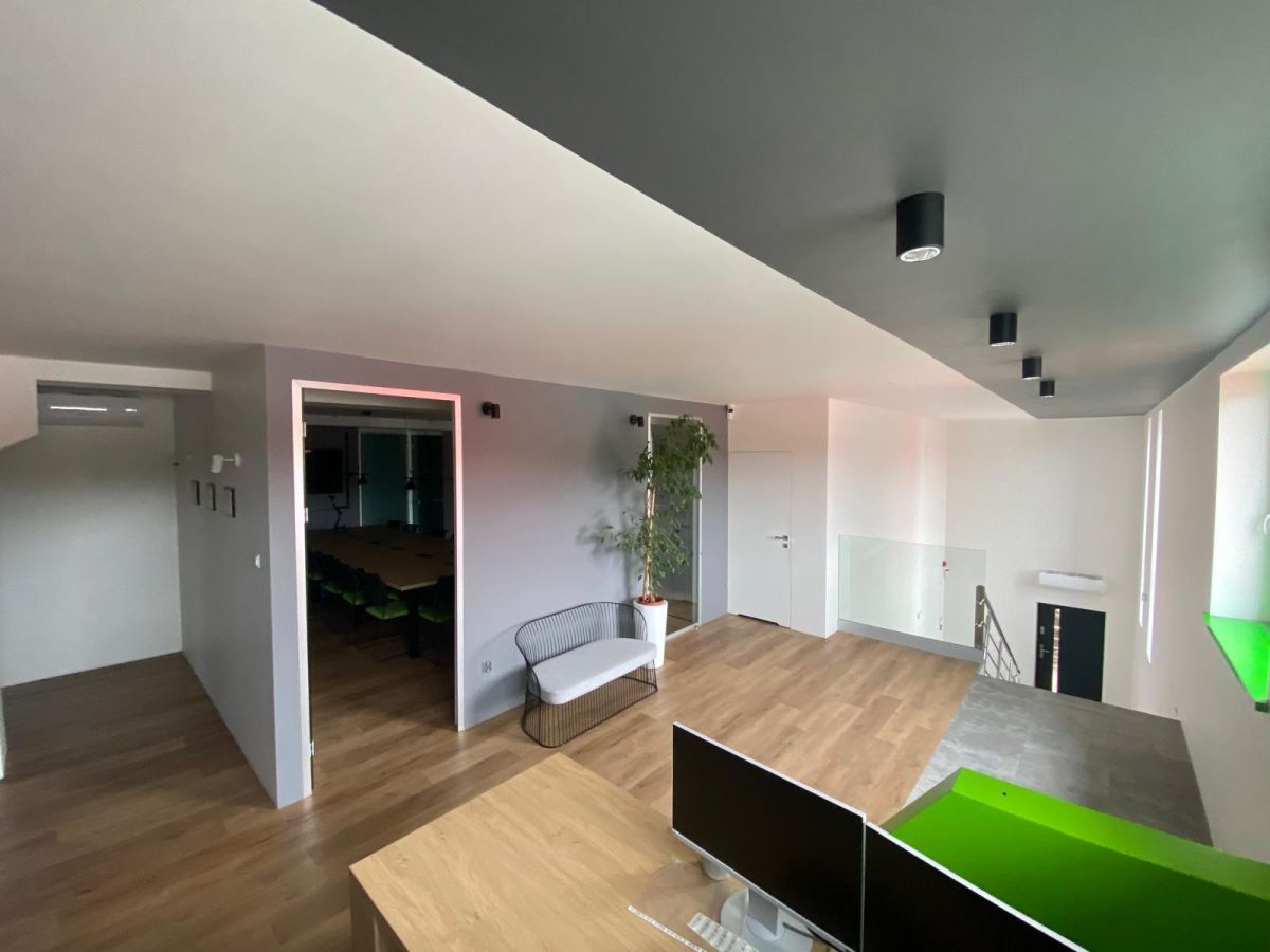 Komercyjny na wynajem