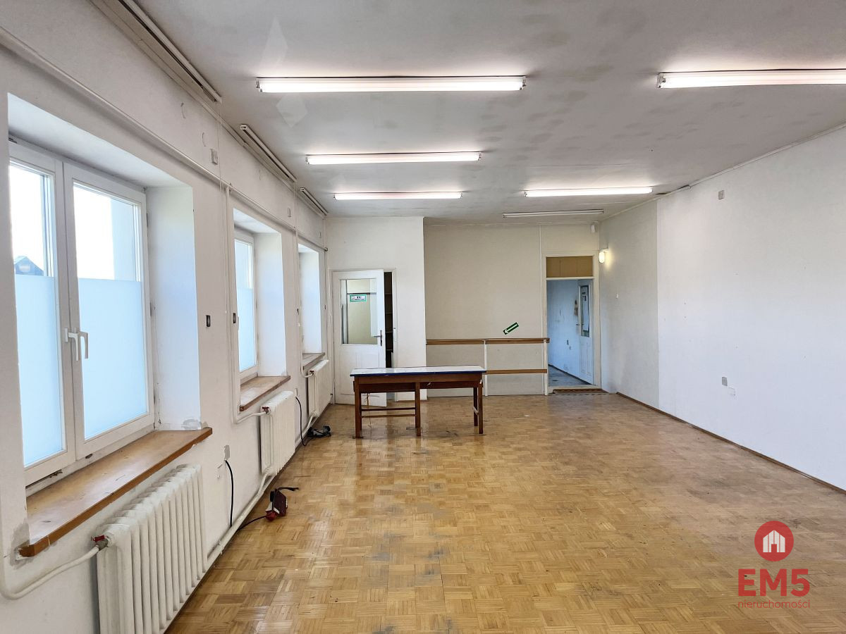 Budynek tuż pod miastem, zdjęcie 3