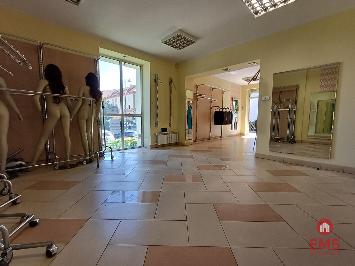 Lokal w sercu miasta z dużymi witrynami, zdjęcie 4