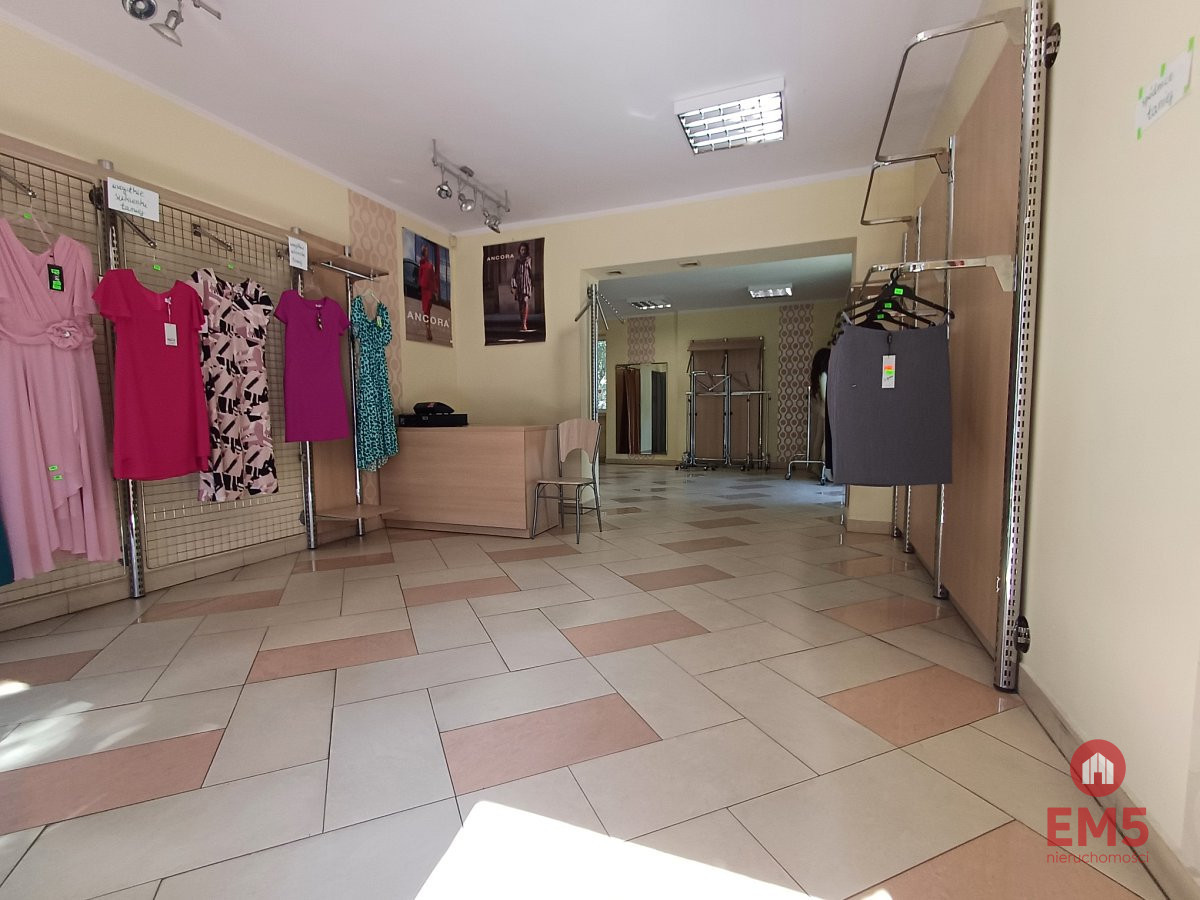 Lokal w sercu miasta z dużymi witrynami, zdjęcie 5