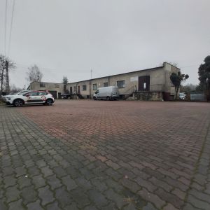 Lokal przy głównej drodze wyjazdowej z miasta
