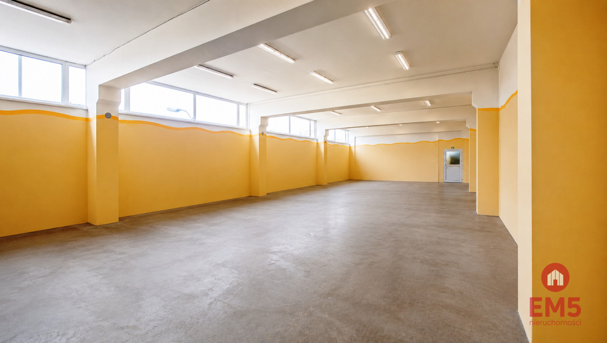 Magazyn z windą towarową 490 m2, zdjęcie 1
