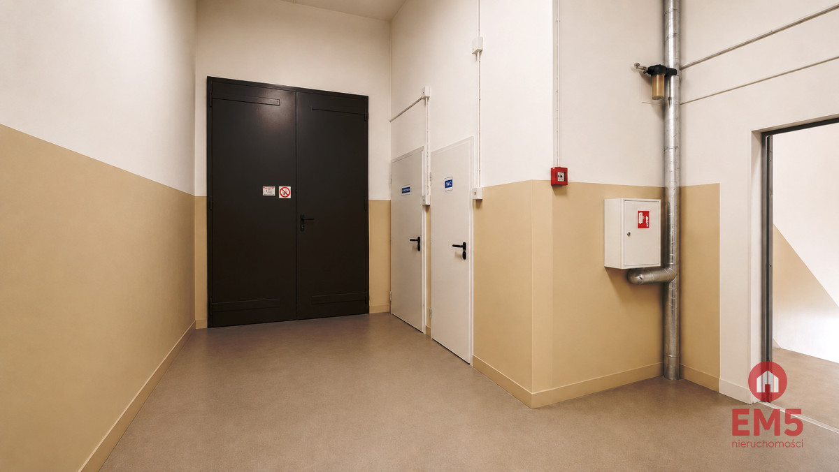 Magazyn z windą towarową 490 m2, zdjęcie 2