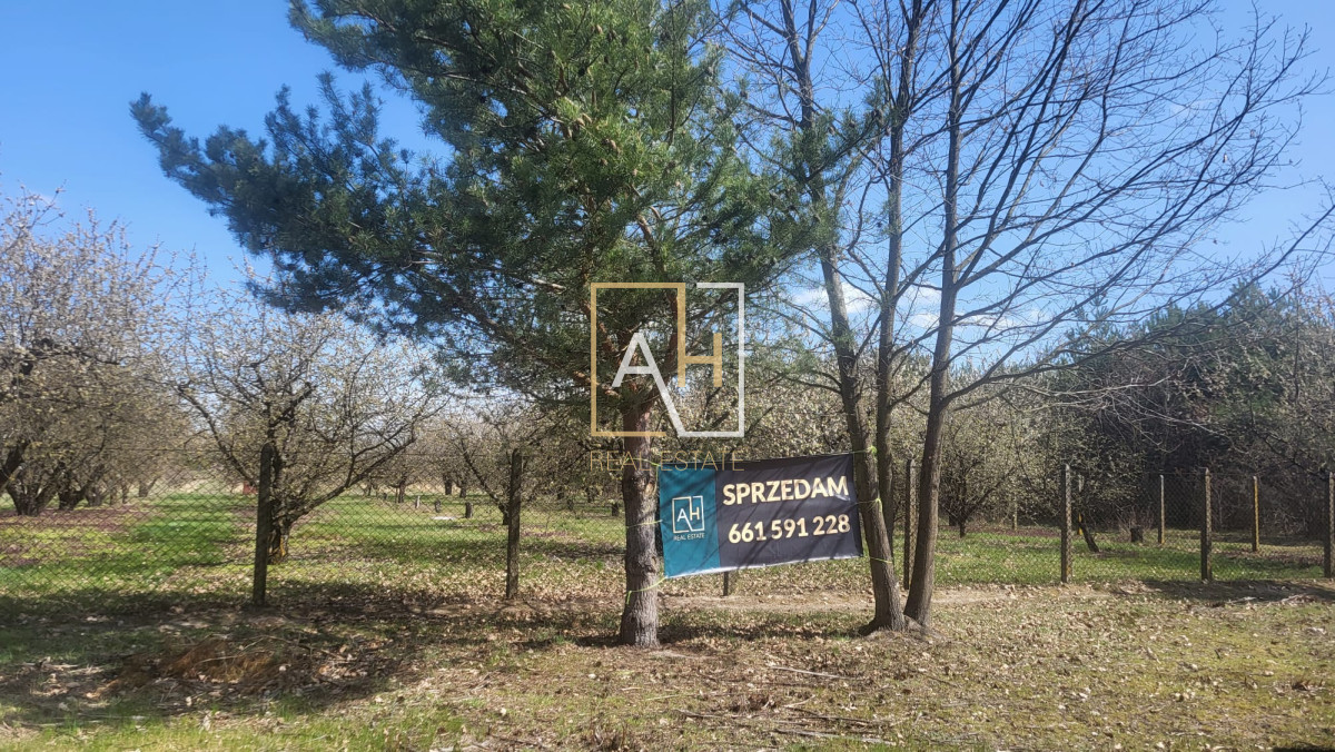Działka na sprzedaż