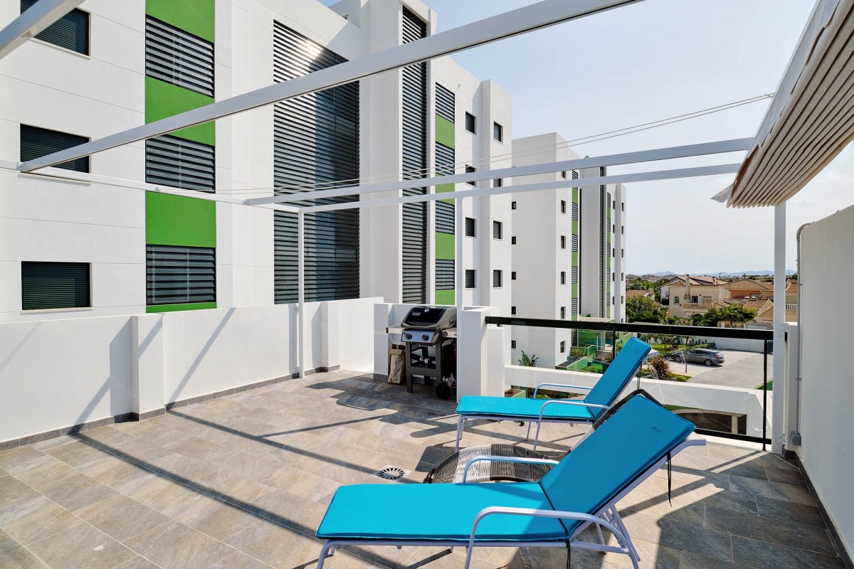 Nowe Apartamenty z duży tarasem 400m od plaży w Mil Palmeras, Costa Blanca