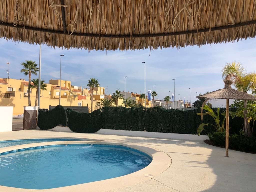 NOWOCZESNE wille w spokojnej okolicy z basenem i solarium, San Pedro del Pinatar