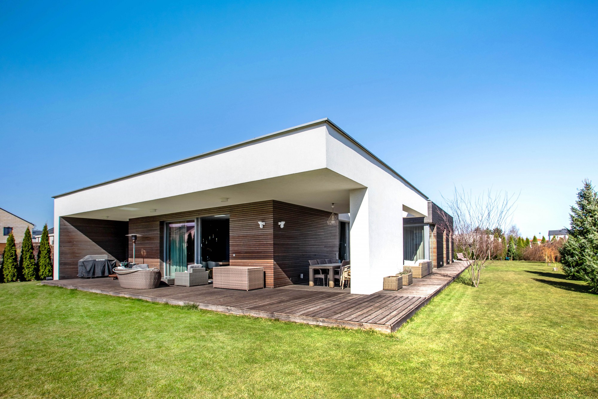 Nowoczesny dom blisko American School of Warsaw Lions Estate