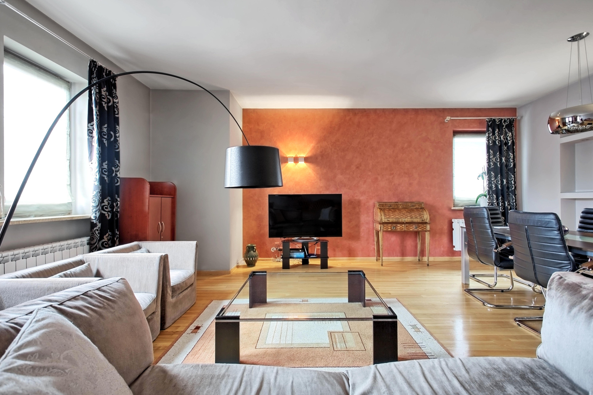 Sprzedaż Luksusowych Nieruchomości w Warszawie Lions Estate