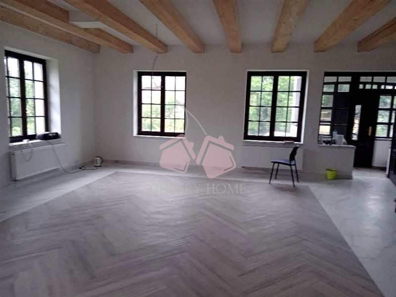 Siedlisko ze stawem i stodołą nowy dom