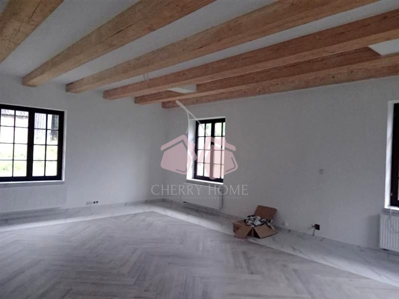 Siedlisko ze stawem i stodołą nowy dom