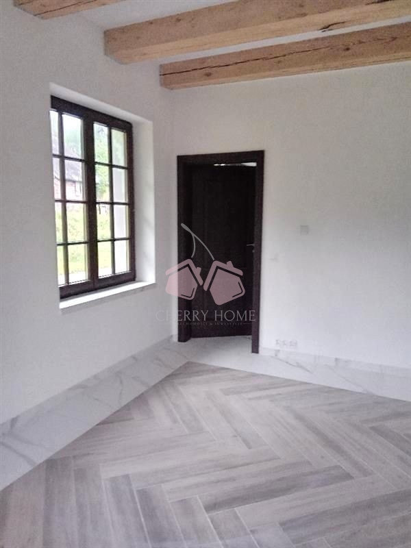 Siedlisko ze stawem i stodołą nowy dom