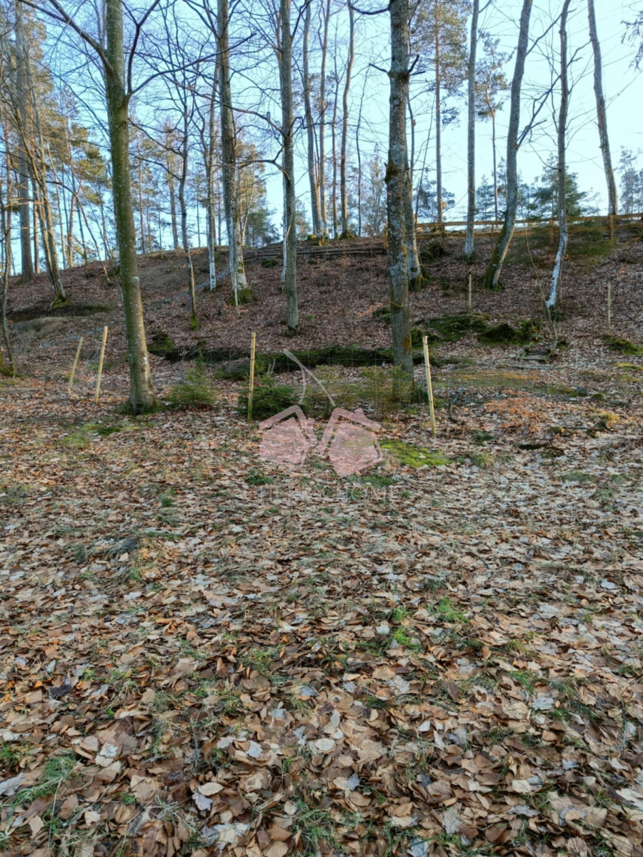 Piękna działka z linią brzegową i wodociągiem