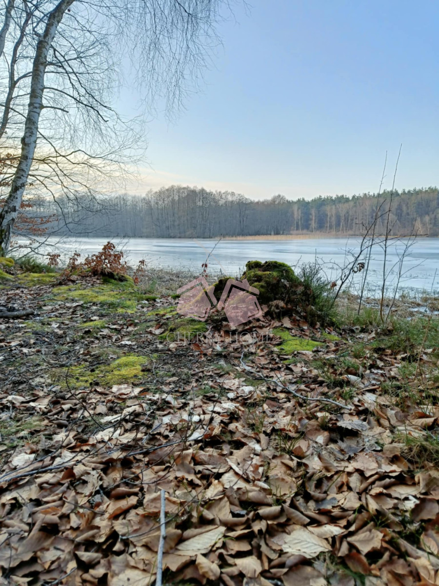 Piękna działka z linią brzegową i wodociągiem