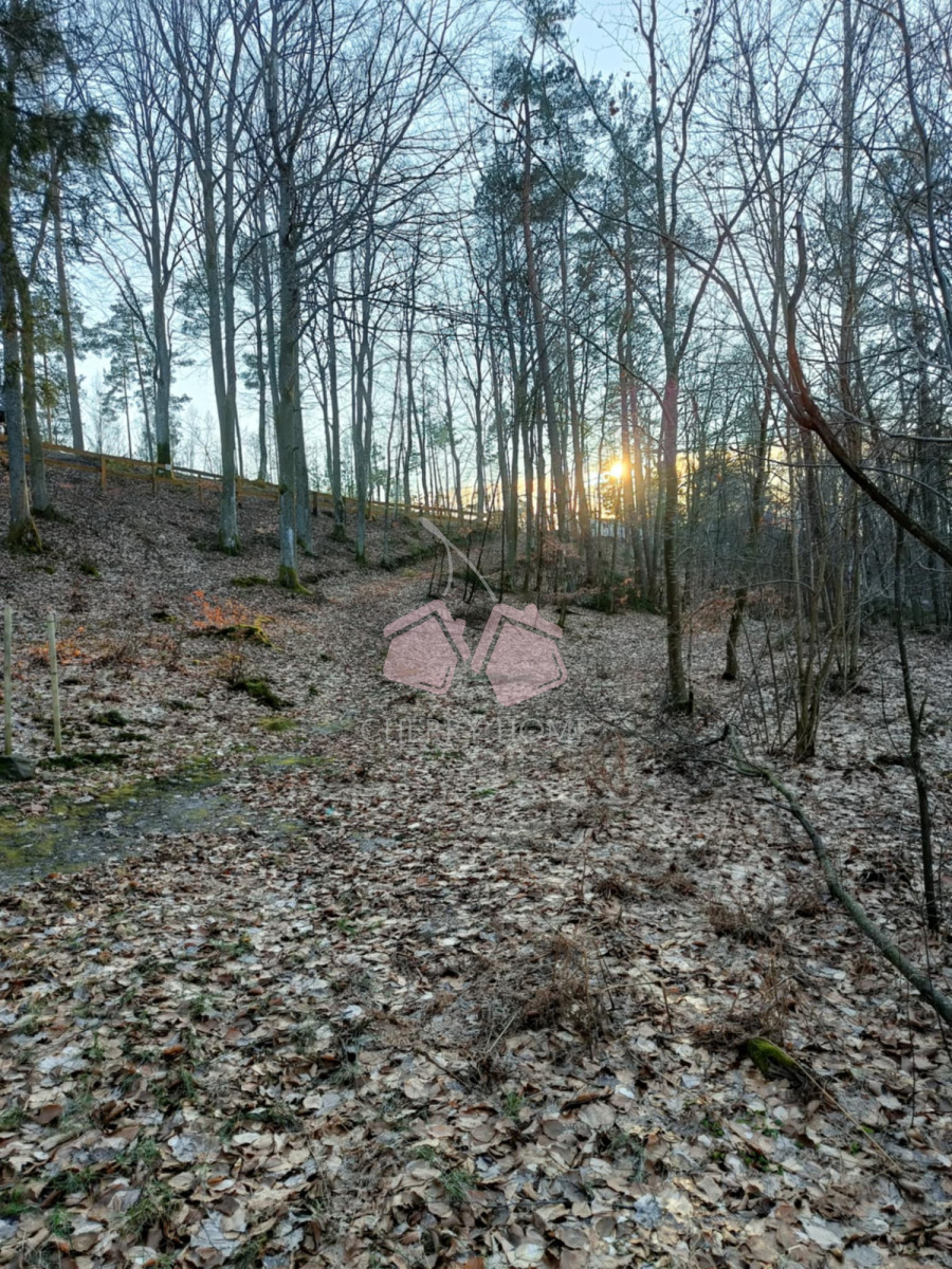 Piękna działka z linią brzegową i wodociągiem