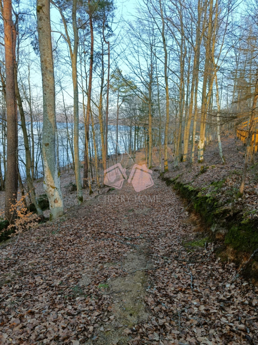 Piękna działka z linią brzegową i wodociągiem