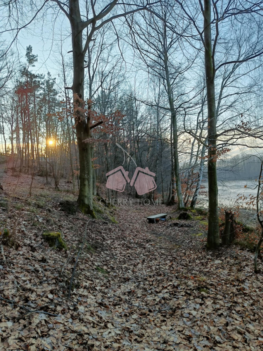 Piękna działka z linią brzegową i wodociągiem