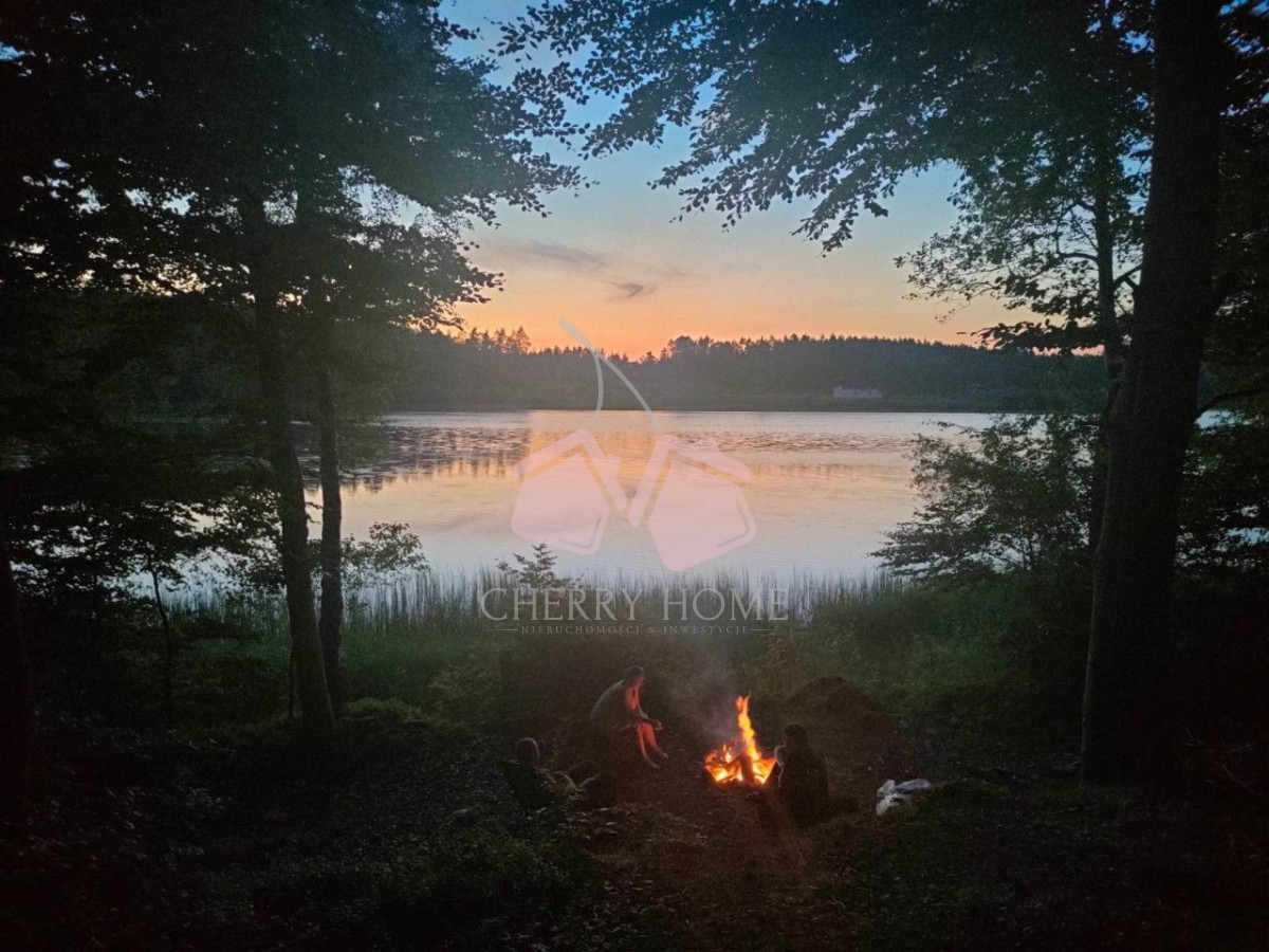Piękna działka z linią brzegową i wodociągiem