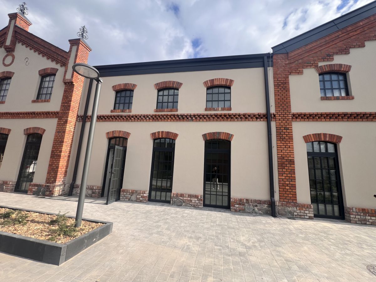 Komercyjny na wynajem