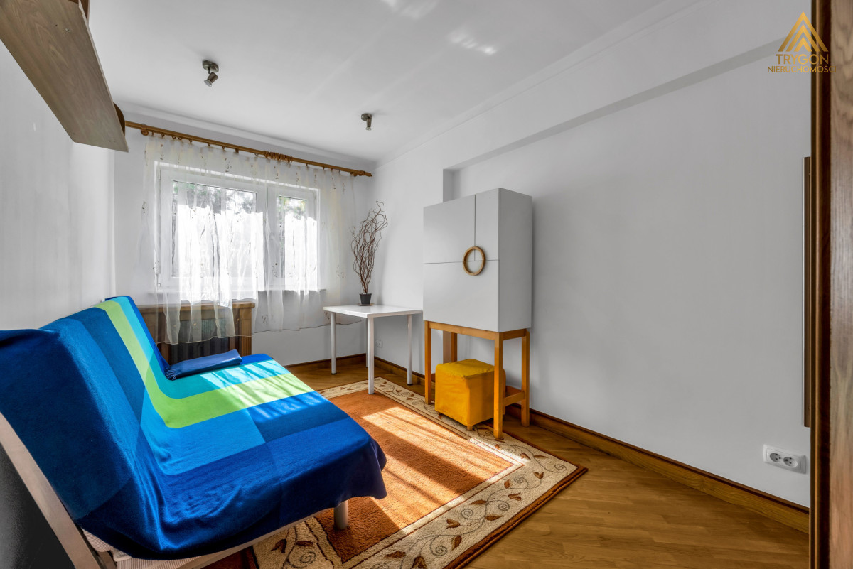 2 separate rooms, refreshed, tram