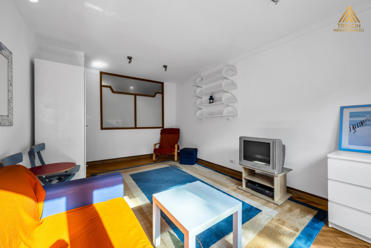 2 separate rooms, refreshed, tram