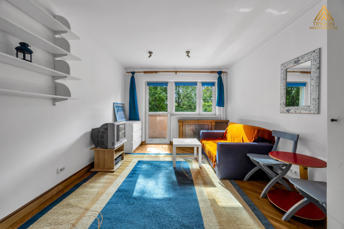 2 separate rooms, refreshed, tram