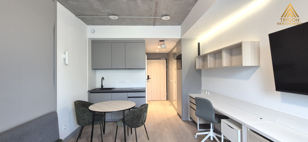 NEW, finished, tram, balcony, lobby