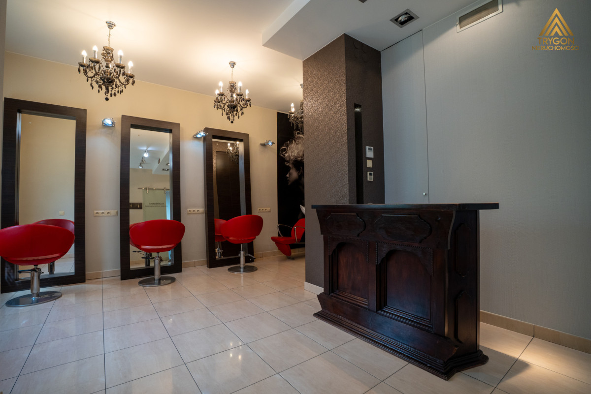 Single-story commercial space - next to the forest