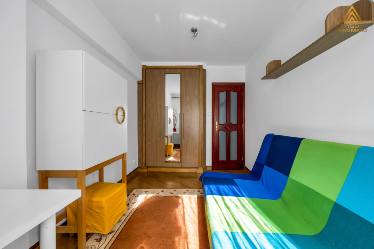 2 separate rooms, refreshed, tram