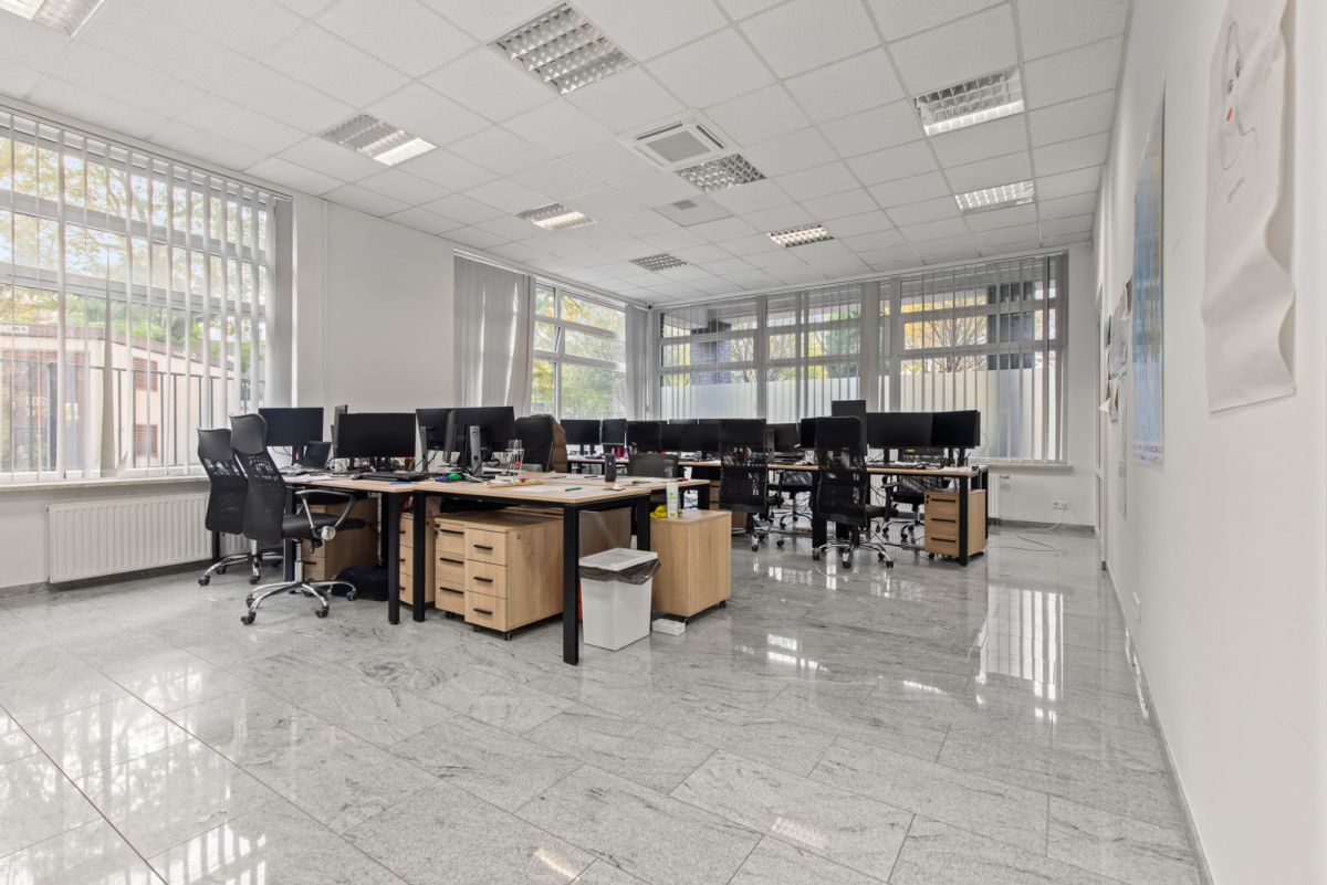 Komercyjny na sprzedaż