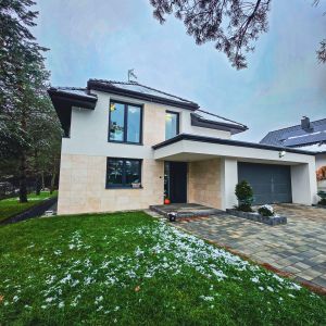 Nowy dom z widokiem na las