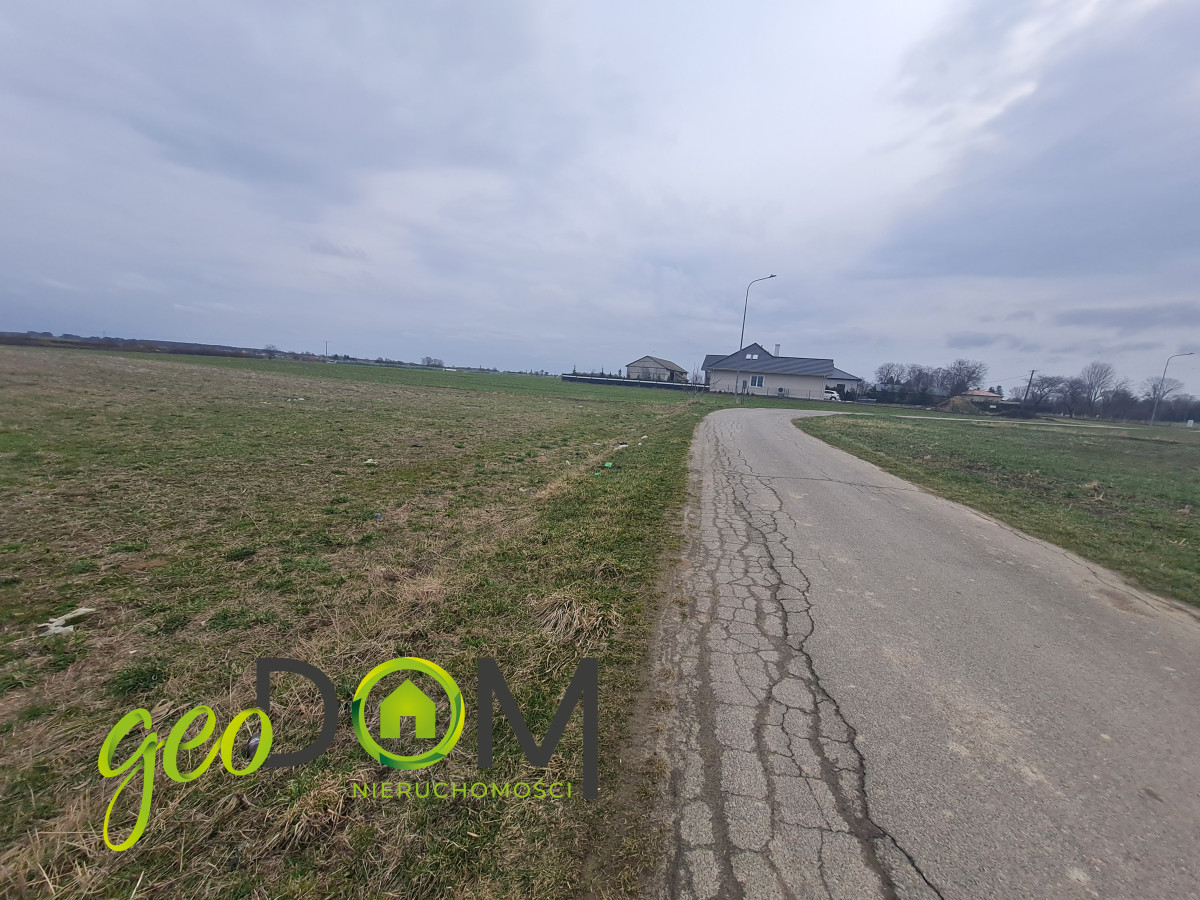 Działka na sprzedaż