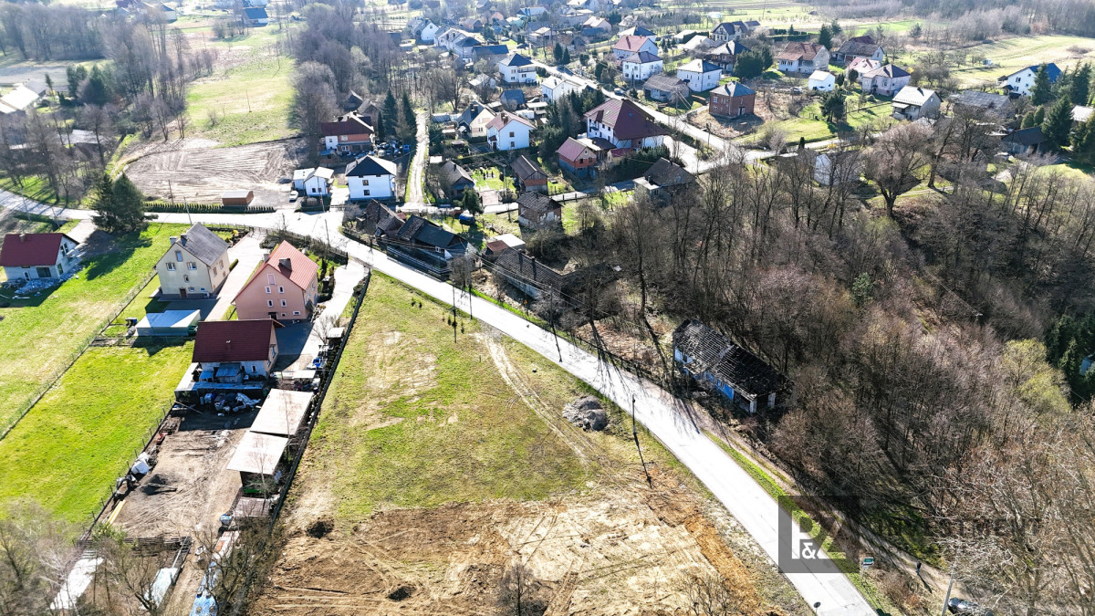 Działki budowlane z mediami w świetnej lokalizacji