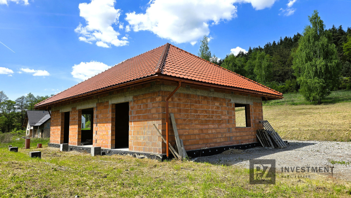 Dom parterowy na obrzeżach Krzeszowic