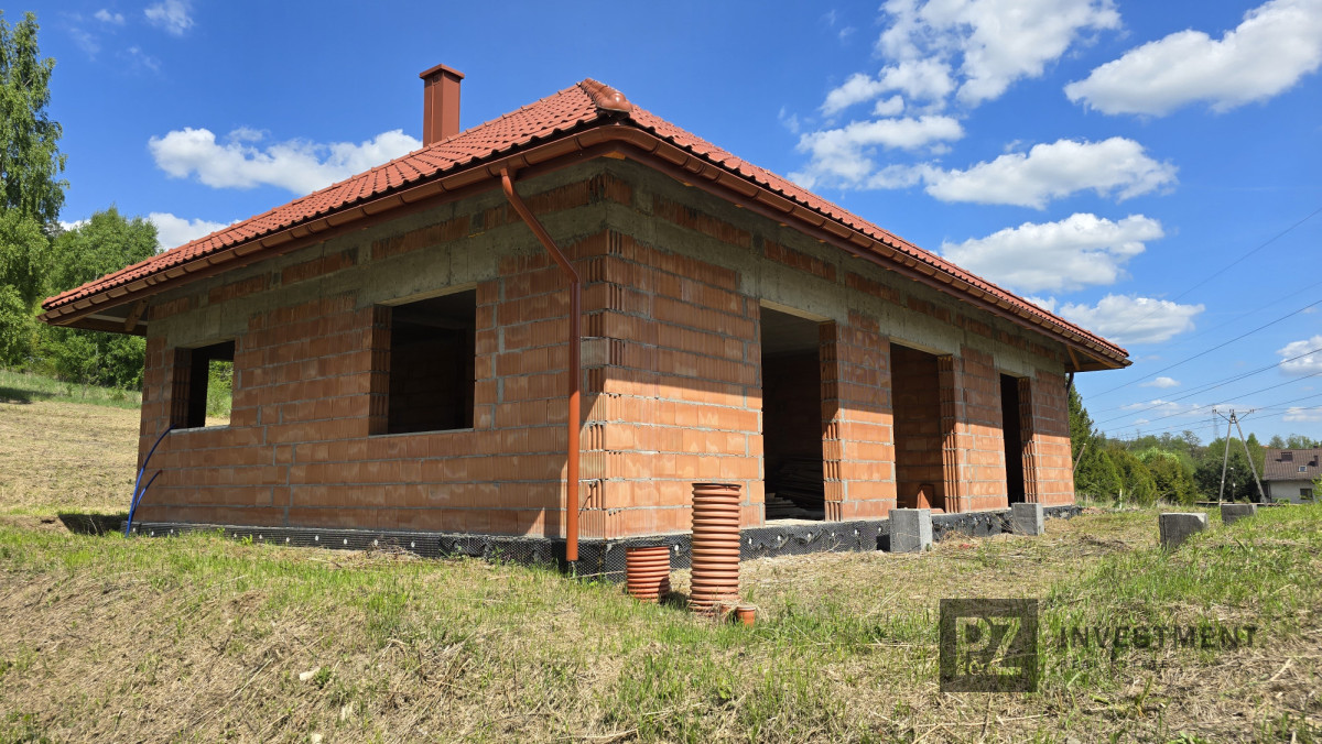 Dom parterowy na obrzeżach Krzeszowic