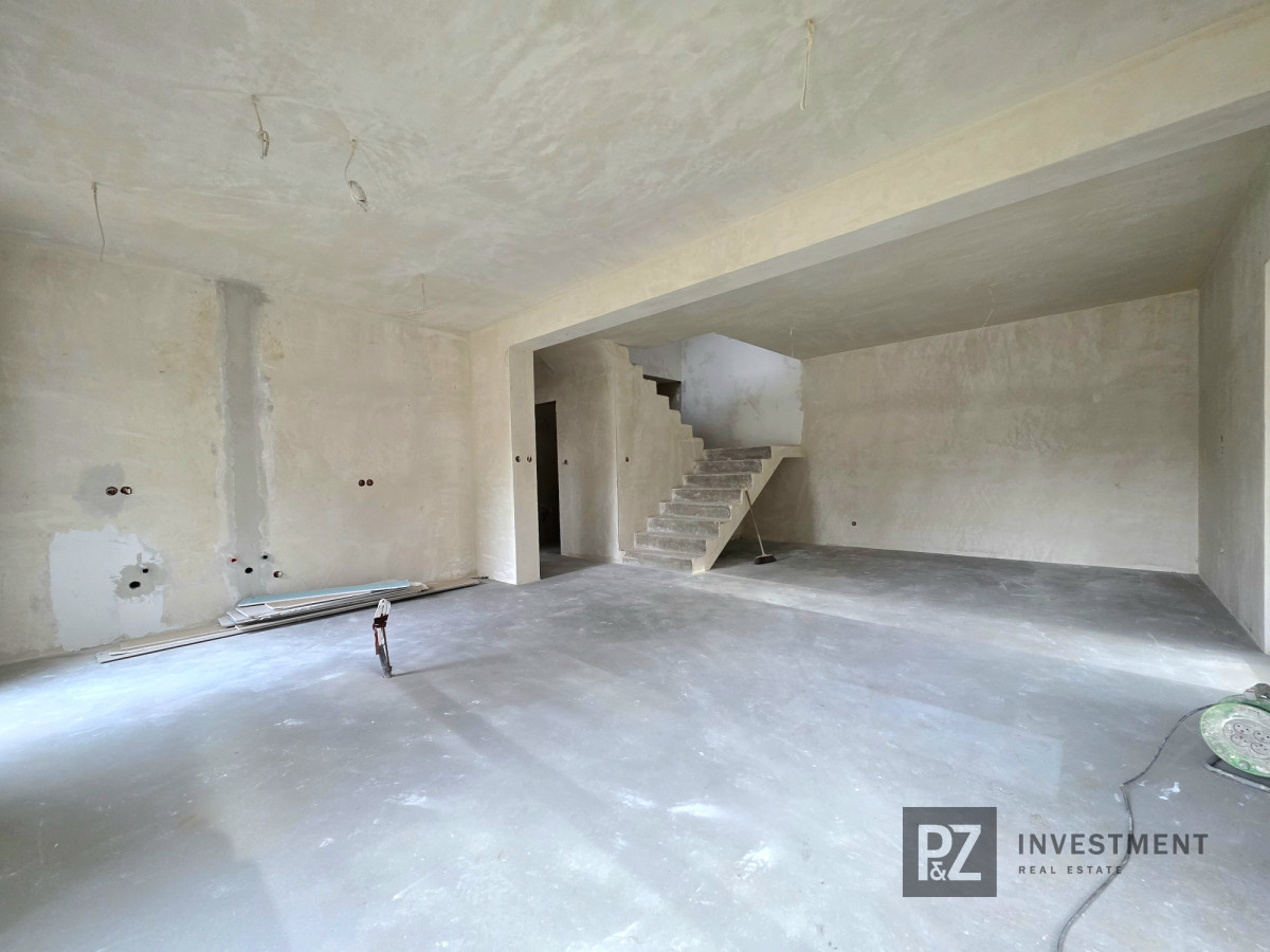 Dom w zabudowie bliźniaczej przy lesie