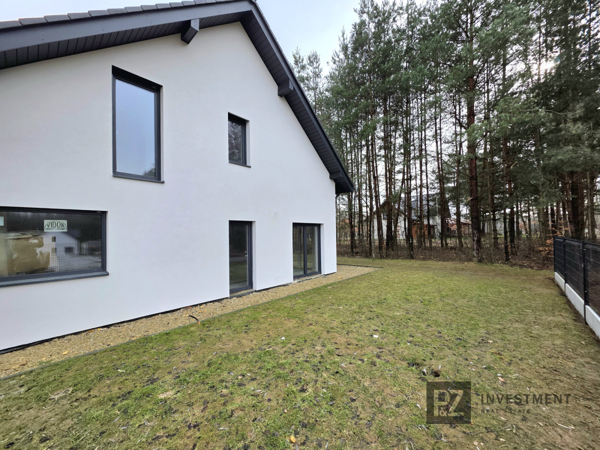 Dom w zabudowie bliźniaczej przy lesie