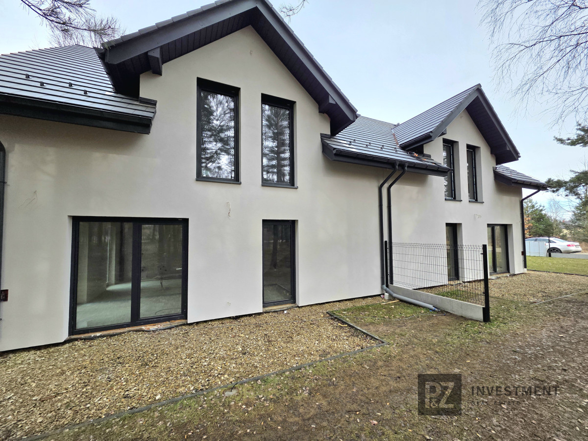 Dom w zabudowie bliźniaczej przy lesie