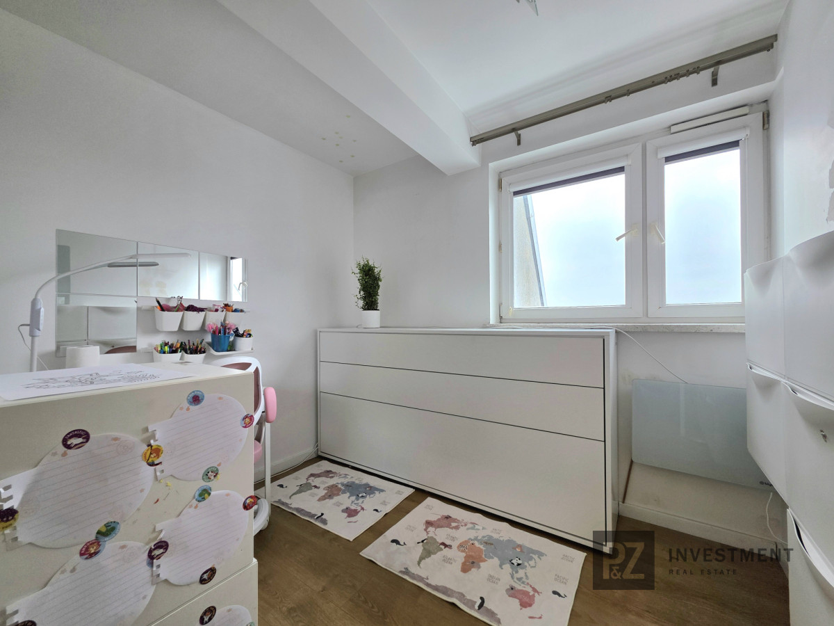 Przestronne 4- pokojowe mieszkanie!