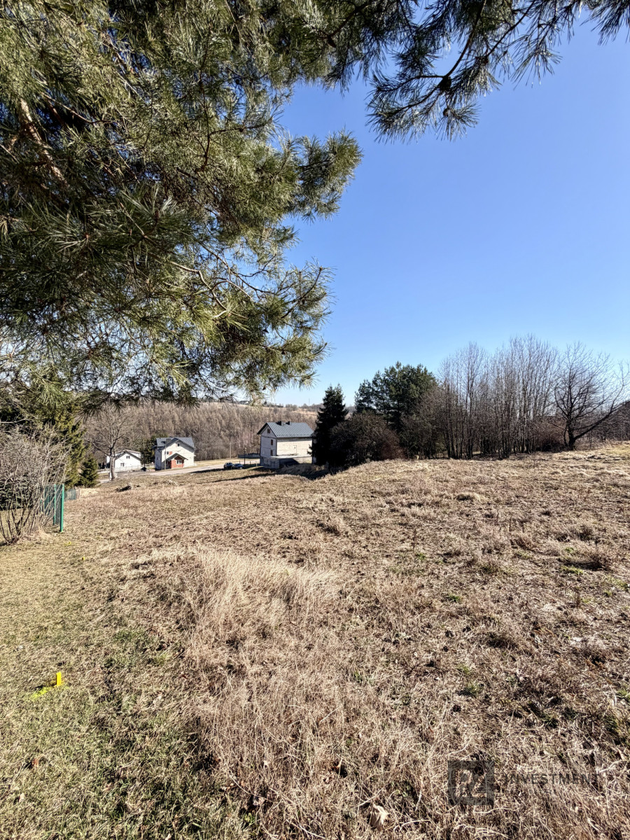 Działka budowlana z dostępem do drogi